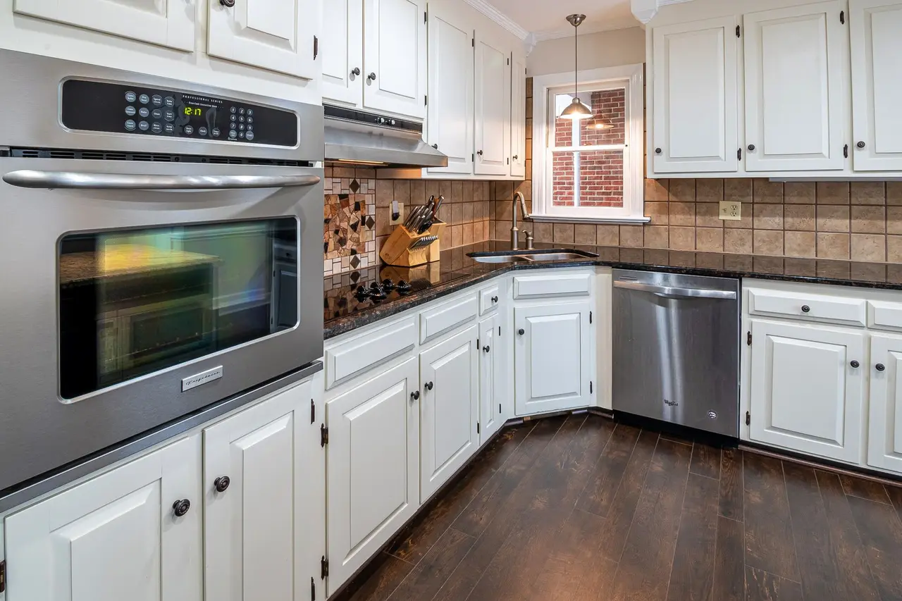 Cabinet Refinishing in Massachusetts